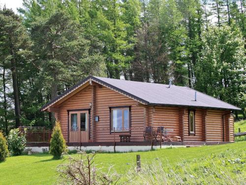 Glenfarg House | Fingask Log Cabin - 4-Star Retreat with Hot Tub & Pet Friendly
