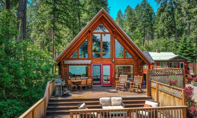 Finley Point Cabin | Relax at Finley Point Retreat with Pool and Lake Views