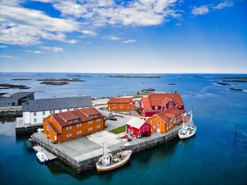 Finnoy Hotel | Pet-Friendly Finnøy Bryggehotell with Pool & Hot Tub