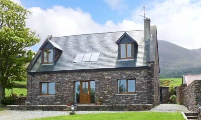 Castlegregory Cottage | FINN HOUSE, pet friendly in Castlegregory, County Kerry