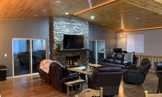 Johannesburg House | Finnegan RoadHouse: Perfect for Large Groups & Family Fun