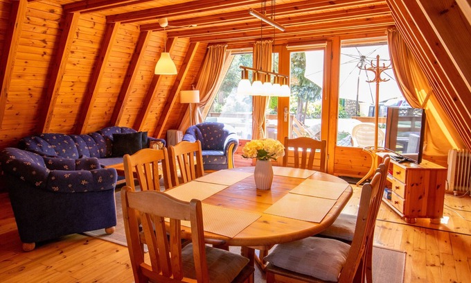 Kroeslin House | Cozy Finnhütten in Freest - Ideal for Ocean View Getaways