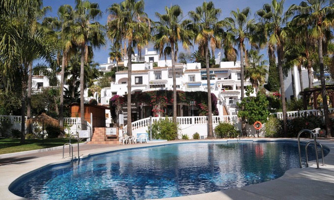 Oasis del Capistrano Apartment | Elegant 3-Bedroom House with Ocean View in Nerja