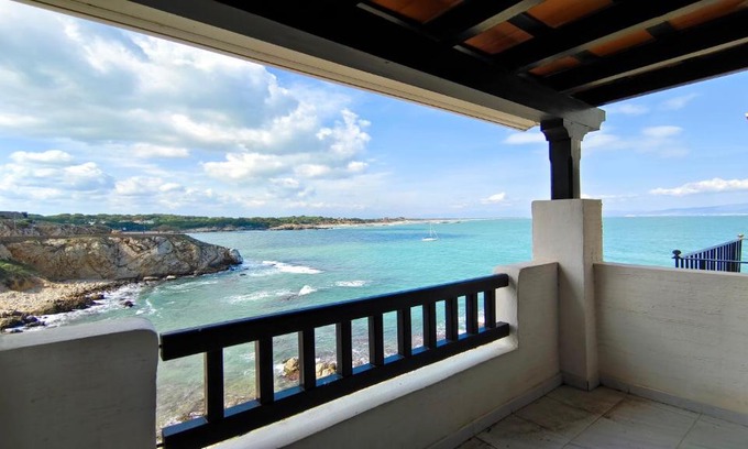 L'Escala Apartment | Pet-Friendly FIONA Apartment in Punta Romana: Rated 9/10