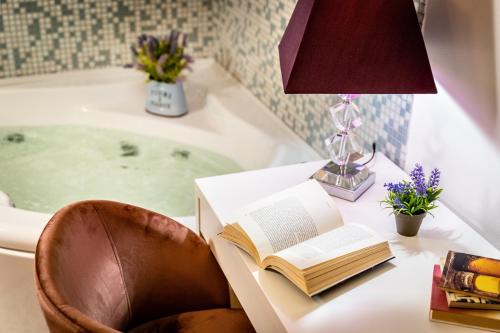 Cagliari Bed & Breakfast | Discover Fior Di Loto Rooms: Family-Friendly Getaway
