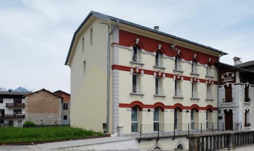 Sospirolo Apartment | Fioralpino Suites: Pet-Friendly Retreat with 9.3 Rating