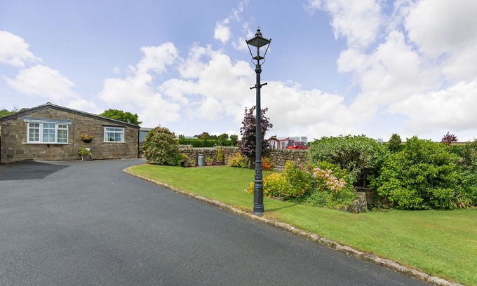 Ripley Cottage | Pet-Friendly Fir Tree Stables with a Garden in Summerbridge