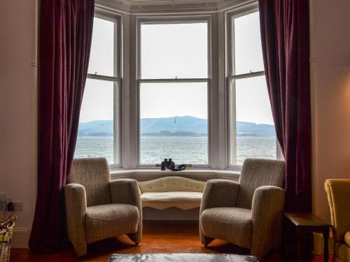 Port Bannatyne House | Elegant Fircliff - The House On Bute for Family and Pets