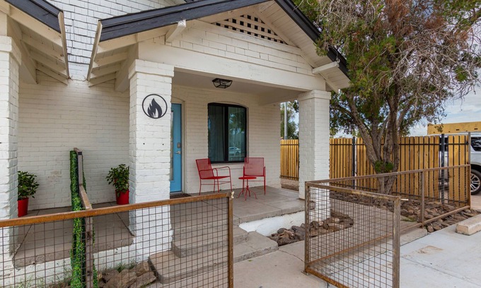 Governmental Mall House | Cozy 2-Bedroom Retreat in Downtown Phoenix - Pet Friendly