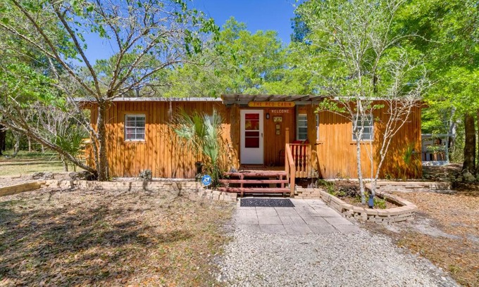 Dunnellon House | Serene Dunnellon Cabin with Fire Pit & Boat Dock