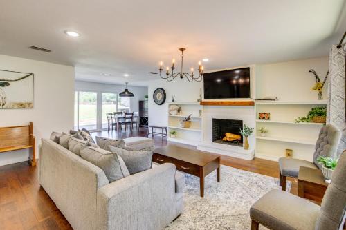 Tyler House | Fire Pit and Grill Tyler Home on 5 Acres!