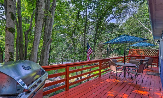 Briar Crest Woods Cottage | Inviting Blakeslee Cottage: Fire Pit, Deck & Pet Friendly