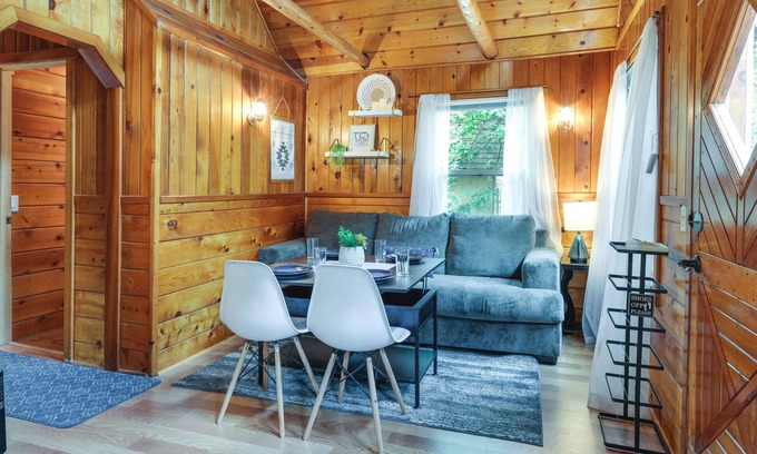 Twain Harte Cabin | Inviting Twain Harte Cabin with Fire Pit & Pet-Friendly Perks