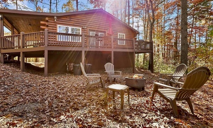 Morganton Cabin | Cozy Retreat with Fire Pit, Fast WIFI & Lake Views