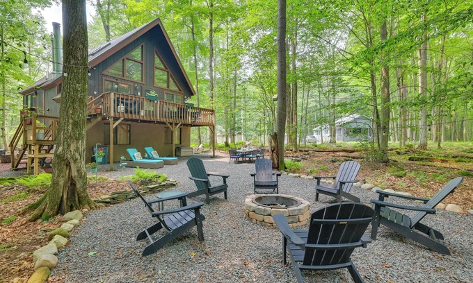 Thornhurst Cabin | Inviting Woodside Nest in Pocono Lake with Fire Pit & Pool