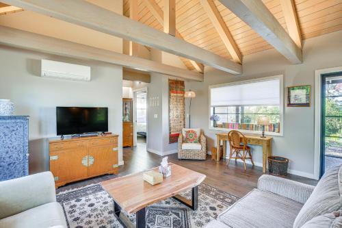 Thurston House | Tranquil Eugene Country Cottage with Scenic Mountain Views