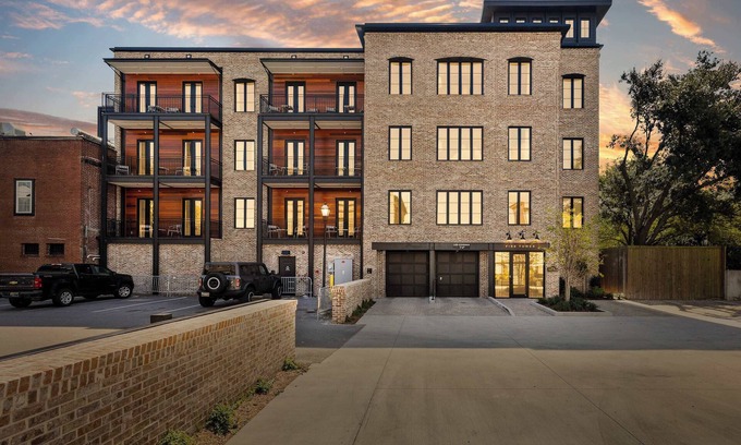 Cannonborough Elliotborough Condo | Fire Tower | King Suite w/Rooftop Lounge Access