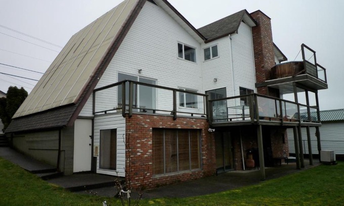 Campbell River Bed & Breakfast | Cozy Fireflies Bed & Breakfast: Rated 9.1/10, Family-Friendly