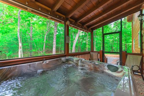 Mineral Bluff Villa | Cozy Firefly Cabin with Hot Tub & Pet-Friendly Amenities