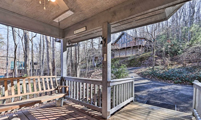 Wears Valley Cottage | Discover Firefly Cove - Close to Parkway & National Park!