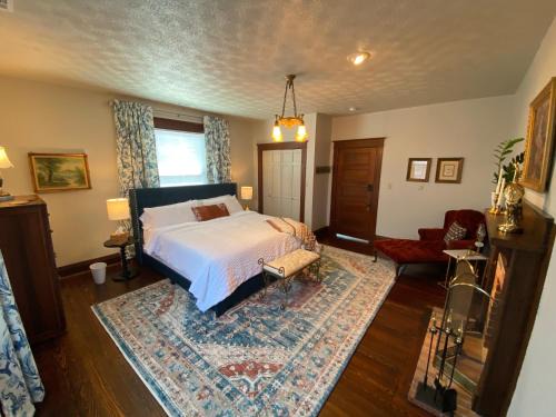Beattyville Other | Cozy Firefly Hills: Family-Friendly with Hot Tub & Kitchen
