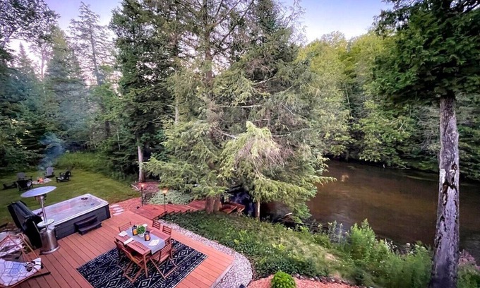 Mayfield House | Experience Firefly Lodge on the Boardman River - Guest Rated 10/10