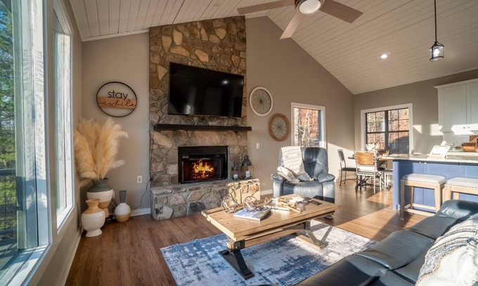 Helen Cabin | Firefly Mtn Retreat - Enjoy Mini-Golf & Top Amenities!