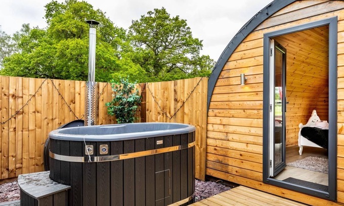 Thetford Cabin | Relax at Firefly Spa Lodge with Pet-Friendly Amenities