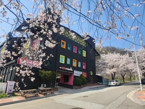 Asan Hotel | Firenze Motel: Family-Friendly Stay with Hot Tub Access