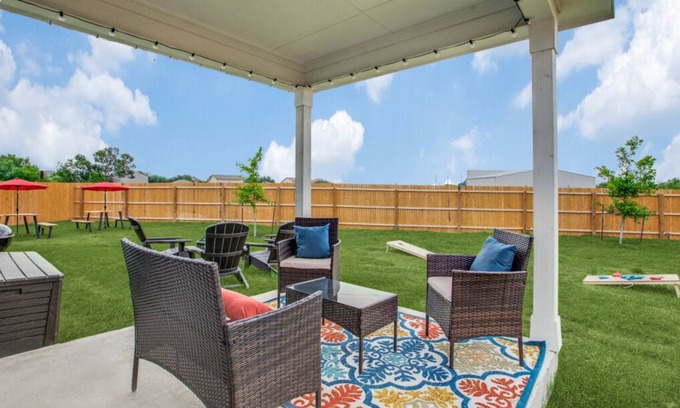 Heritage House | Firepit w/ S'mores near Lackland AFB BMT Graduation, Seaworld, Riverwalk