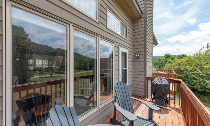McHenry House | Experience Deep Creek Village #02: Lake Access & Cozy Fireplace