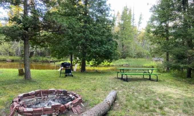 Atlanta Hotel | Eco-Friendly Retreat at Fireside Lodge with Family Amenities