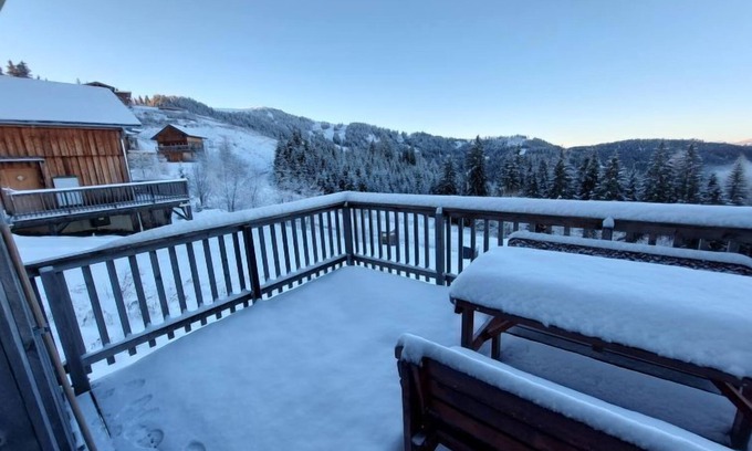 Bad Sankt Leonhard im Lavanttal House | Discover Firewater-Hütte: Lake View Retreat with Spa