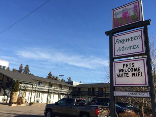 Smithers Hotel | Pet-Friendly Getaway at Fireweed Motel with Hot Tub