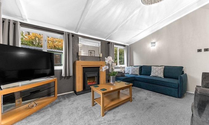 Troutbeck Bridge Cabin | Pet-Friendly Firgarth Lodge: Ideal for Families of 6