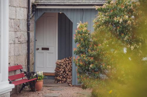 Aboyne House | Pet-Friendly Haven at Firhurst with 9.6/10 Guest Rating