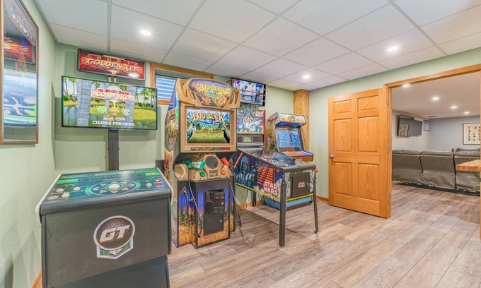 Wisconsin Dells House | First Class Arcade Retreat with Firepit & Family Amenities