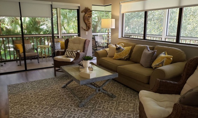 Hunt Club Villa | Top-Rated Golf Villa in PGA National with Pool & Spa