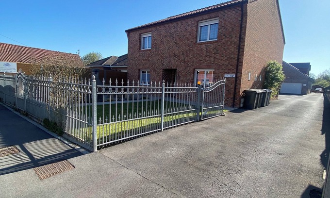 Saint-Amand-les-Eaux Apartment | First floor studio 2.5kms from Saint Amand les Eaux town center