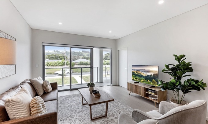 Kiama Apartment | First Floor 3-Bed Unit with Oceanfront Views & Spa