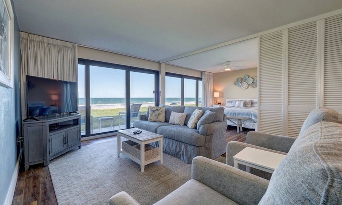 Corpus Christi Condo | Beachfront Bliss: Stunning Island House Condo Steps to Sand