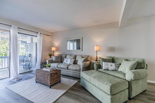 Oceanmarsh Subdivision House | Cozy Condo Steps from Beach and Pools - Family Friendly!
