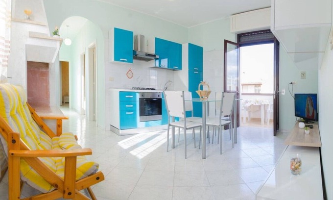 Lido Marini House | Cozy House Steps from the Beach with Free Guides & Amenities