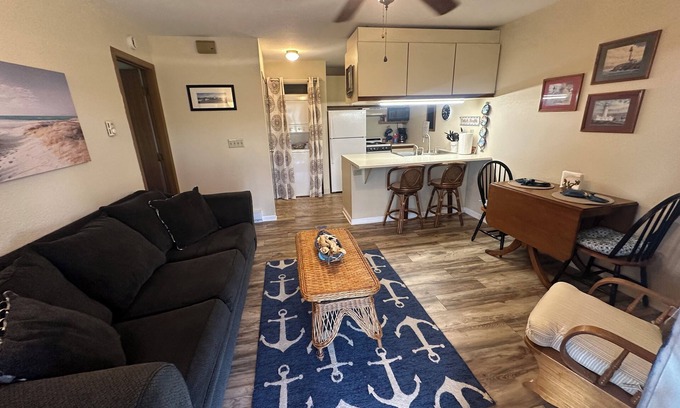 Oak Harbor Condo | Idyllic Lake Erie Condo with Dock for Fishing & Bird Watching