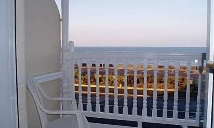 Tywyn Apartment | Seaside Apartment with Balcony & Breathtaking Ocean Views