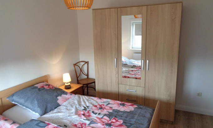 Friedrichskoog Apartment | Cozy Vacation Apartment Roseneck with Oceanfront View