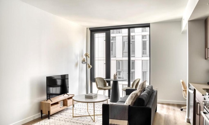 Downtown Seattle Apartment | Modern First Hill Studio with Gym & Pet-Friendly Amenities