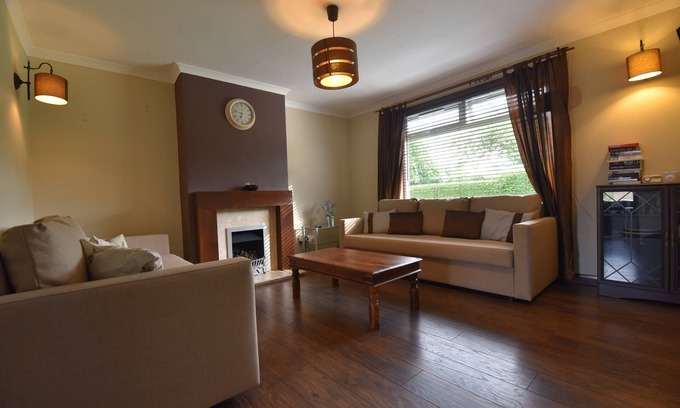 Gilmerton Villa | Discover First Lasswade Road House: 4-Star Pet-Friendly Stay