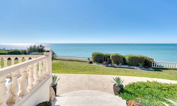 Angoulins Villa | First line - Exceptional villa - 180 degree ocean view