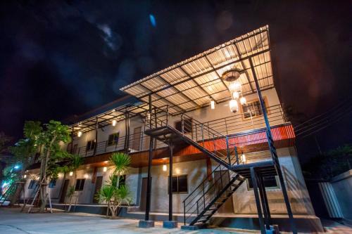 Mae Rim Hotel | Budget-Friendly Stay at First Residence with Breakfast Included
